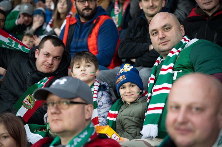 Kibice na meczu Śląska z Widzewem (2 marca 2024) na Tarczyński Arenie